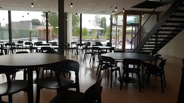 CUBE Restaurant & Lounge