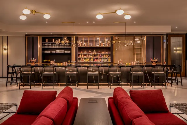 THE BAR & Davidoff Lounge