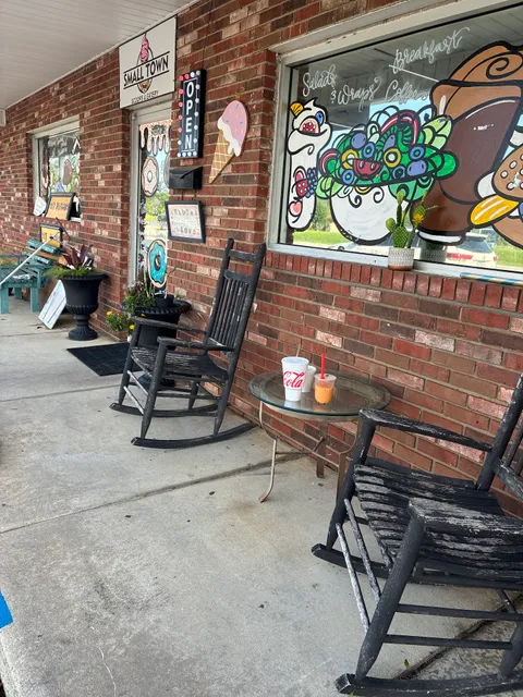 Small Town Scoops & Eatery