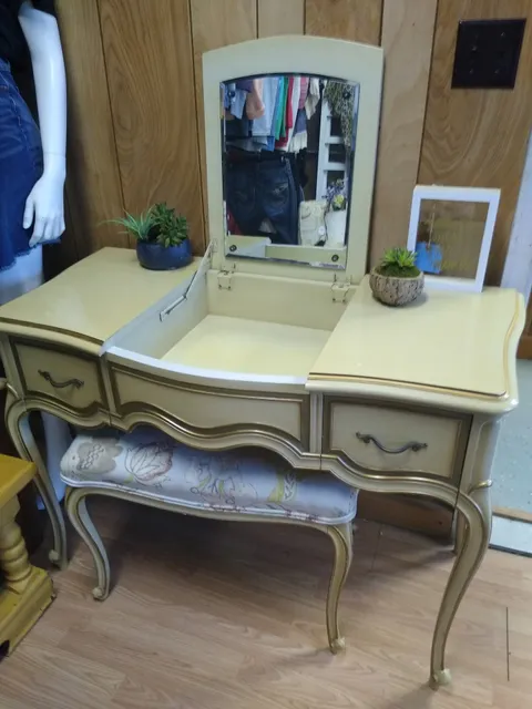 Fulton's finest flea market