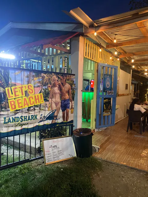 Tipsy Tavern Bar & Restaurant