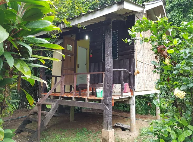 Country Hut Riverside Inn