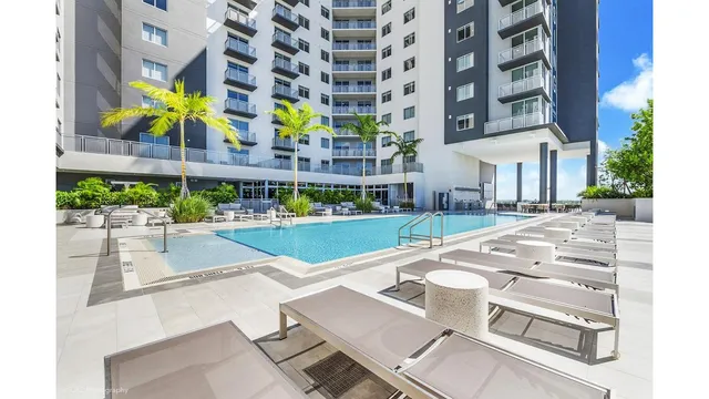 Crest at Pinecrest Apartments