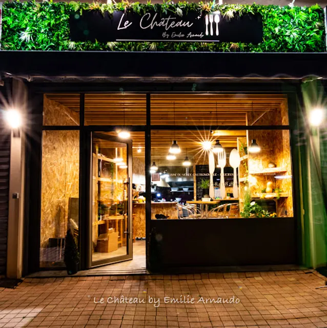Le Château by Emilie Arnaudo