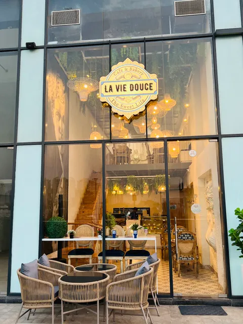 La Vie Douce - Cafe And Bakery