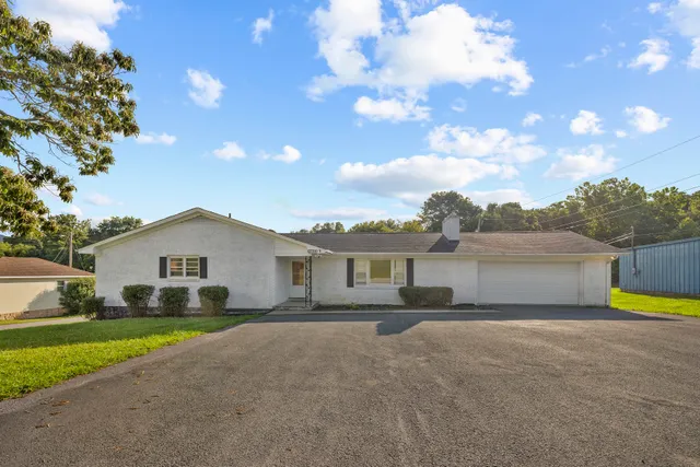 Riverside Retreat and Arcade