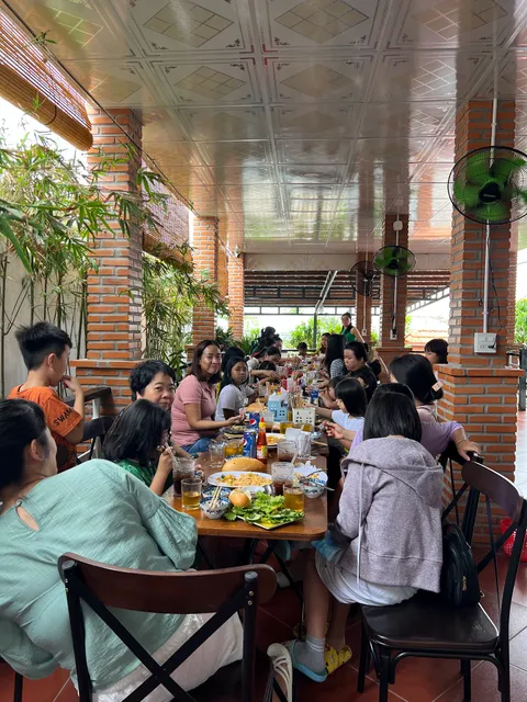 Nâu Cafe & Billards