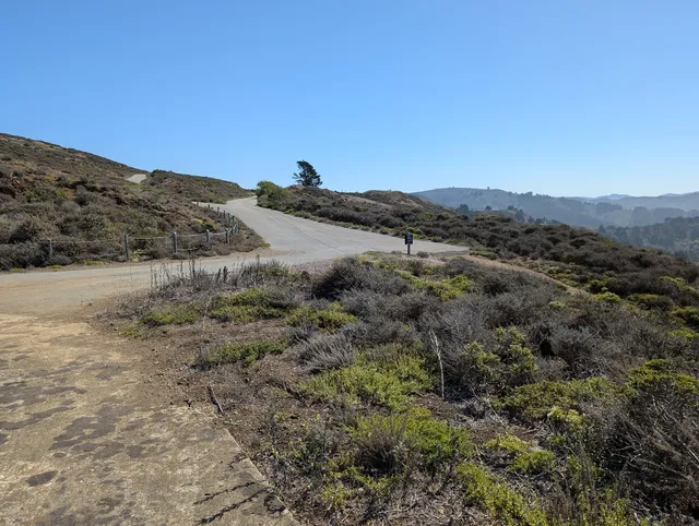 Milagra Ridge Hiking Trailhead