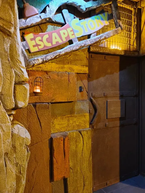FUGITIVOS ROOM ESCAPE BARCELONA - ESCAPESTORY