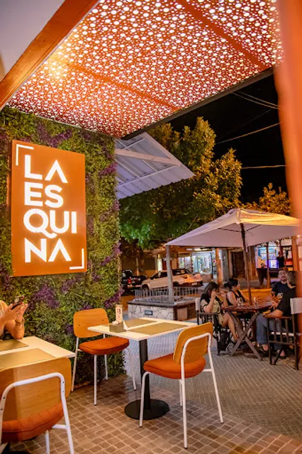 La Esquina Resto-Bar.