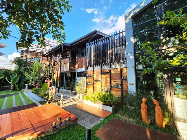 Baan Mai Kradan Hostel Chiang Rai