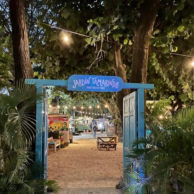 Jardín tamarindo food truck park