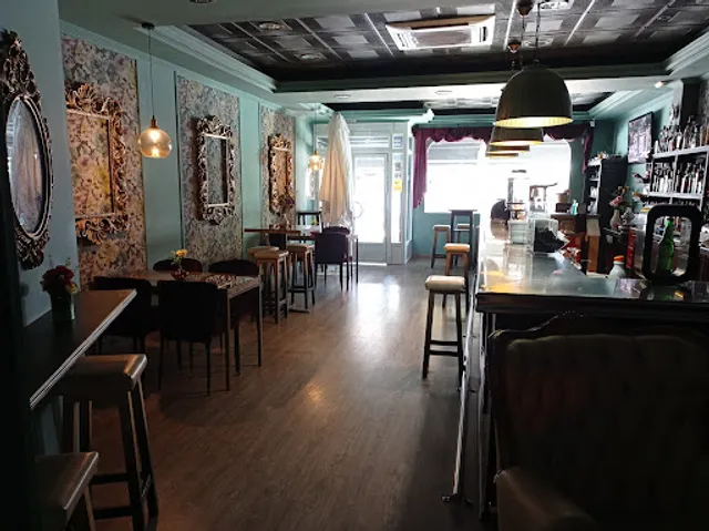 BAOBAB CAFÉ & COPAS