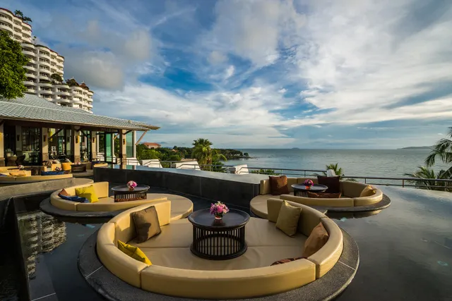 Royal Cliff Beach Terrace