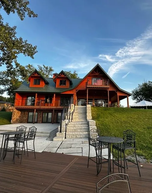 Wild Waves Motel and Beach