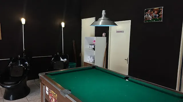 In Victor's Bar & Barbearia