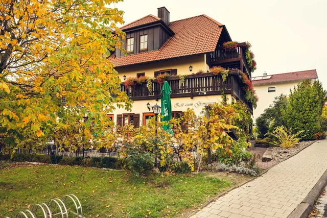 Zum Rödelseer Schwan