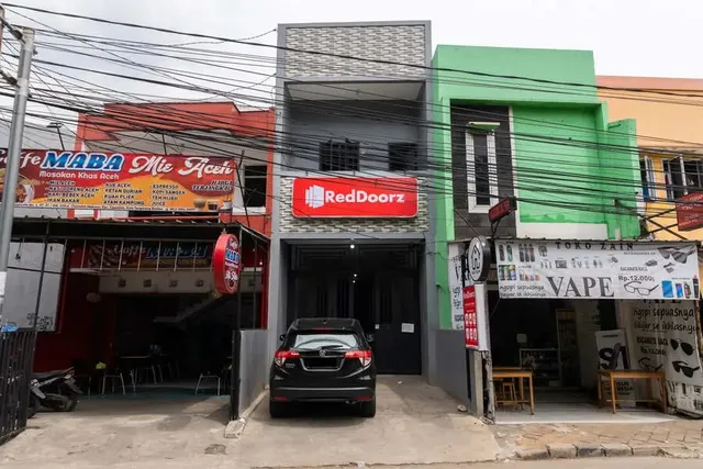 RedDoorz near RS Sari Asih Cipondoh