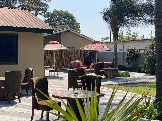 Shez Cafe & Art Gallery