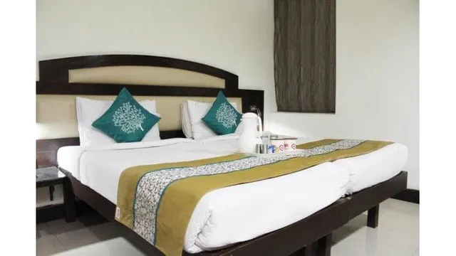 OYO 1818 Hotel Central