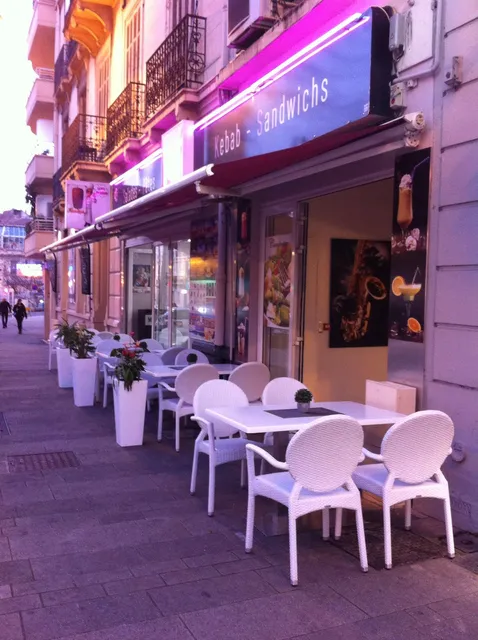 L&T Turkish Resto Kebab...salon de the