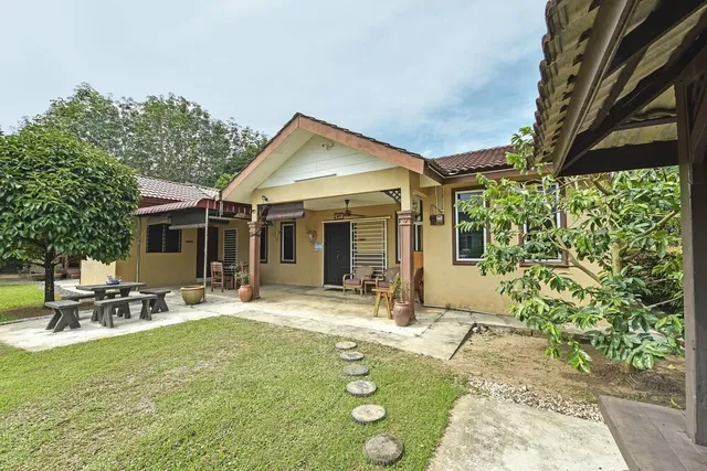 OYO HOME 90692 Tok Babah Village Homestay