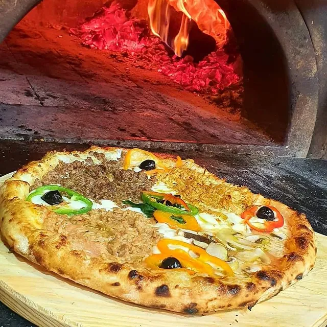 Pizza favori au feu de bois