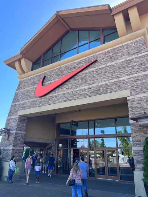 Nike Factory Store - Woodburn
