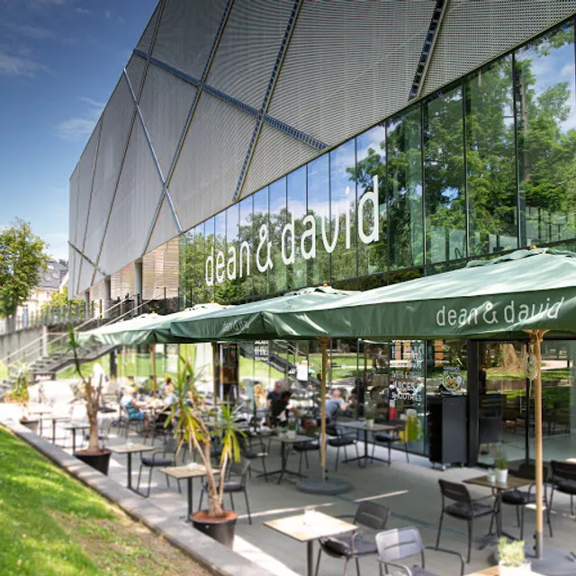 dean&david | Bowls, Salate, Curries & Snacks im Welios Science Center Wels