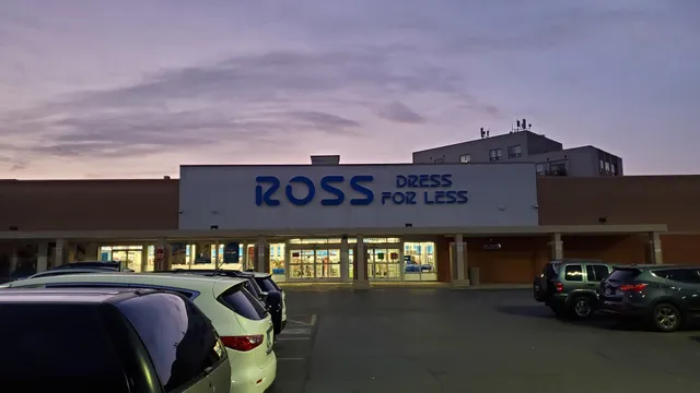 Howard & Western Shopping Center