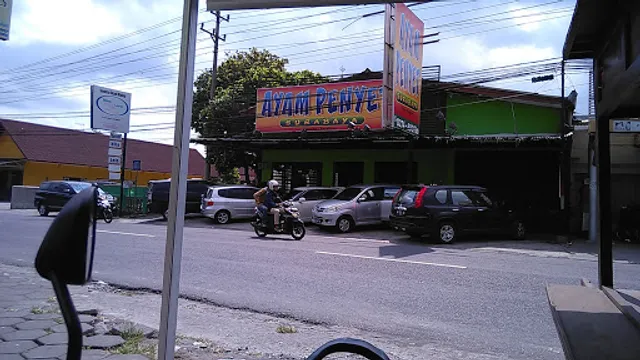 Ayam Penyet Surabaya Jakal KM 8.3