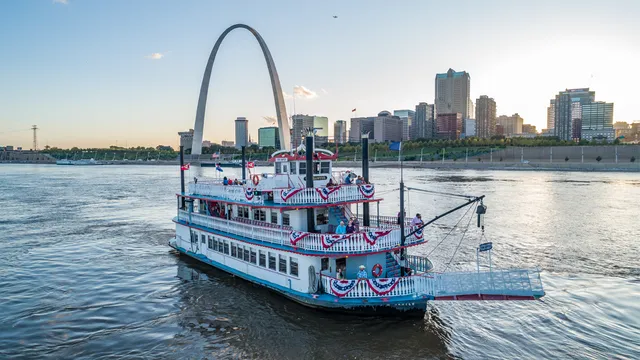 Gateway Arch Riverboats