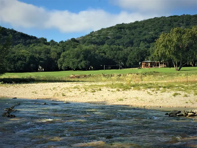 FRIO FUN VACATION RENTALS! - The Best Vacation Homes on the Frio River!