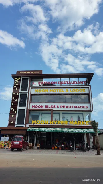 Moon Hotel & Lodge