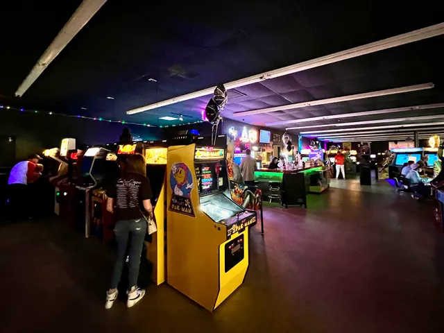 Electric Starship Arcade - Arcades Near Me / Family Fun
