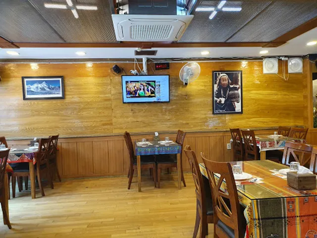수엠부 광주점 Swoyambhu Indian Restaurant