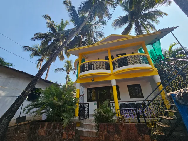 Curlies Yellow house - 4BHK