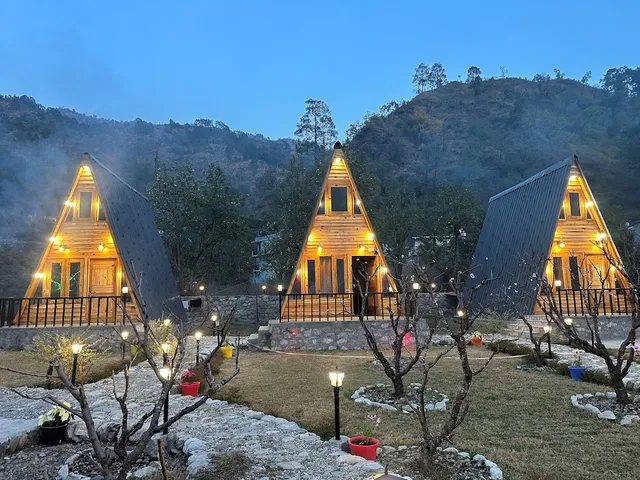 Cabana Riverside Resort - Kainchi Dham