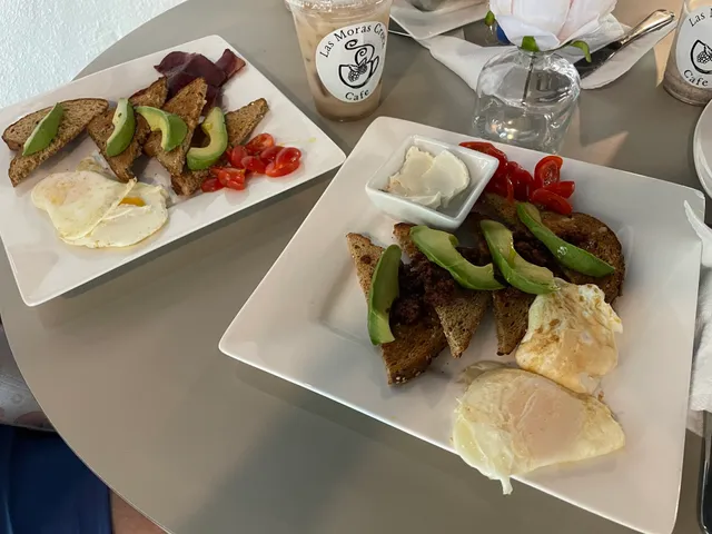 Las Moras Creek Cafe