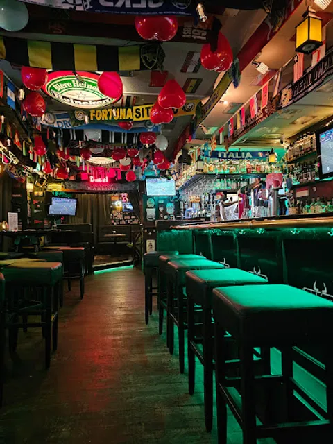 Vi-Kings Sports, Beers & Whisky Bar