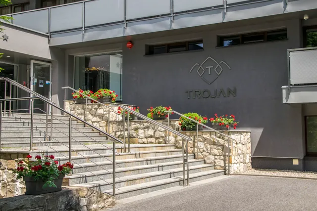 Hotel i Restauracja TROJAN Lądek-Zdrój | Hotel z basenem | Masaże | Turnusy rehabilitacyjne