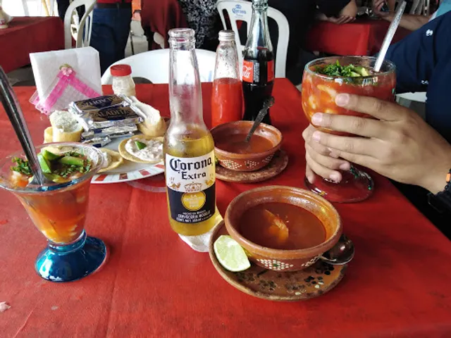Coctelería y Mariscos Lolo's