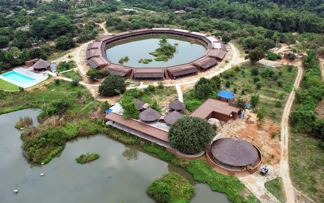 Hampi's Feathers Resort