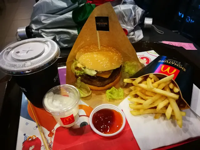 แมคโดนัลด์ สาขา ชิบูญ่า ประตูน้ำ