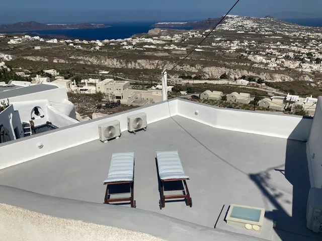 Santorini 180 Degrees