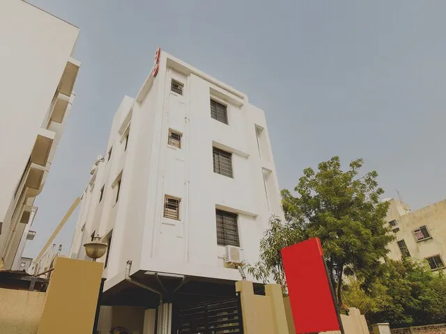 Hotel O White House Regency