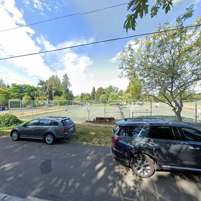 Lake Burien Park Pickleball and Tennis Court