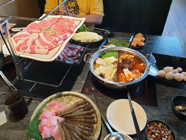 肉多多火鍋-天母新光三越店