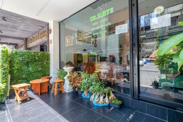 OYO 982 Charurat Suite​