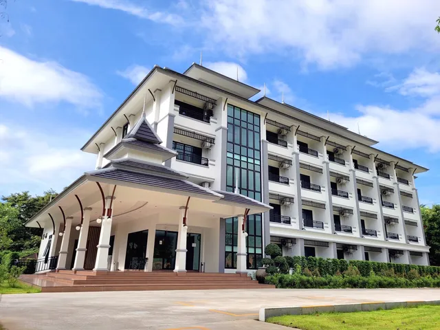 โรงแรมเดอะสปริงส์ The Springs Hotel